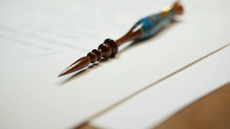 법률 서류와 펜