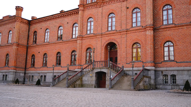 법원 건물 입구