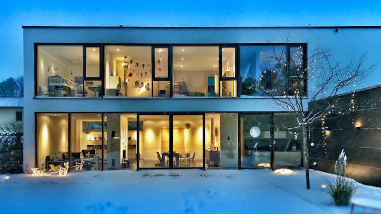 재산 목록이 표시된 집