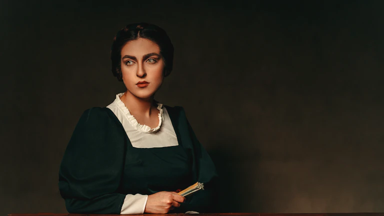 음주 측정 거부 혐의, 집행유예 가능한 대응 (2026년) 2 법정 테이블 위에 놓인 판사봉과 법률 서류 더미