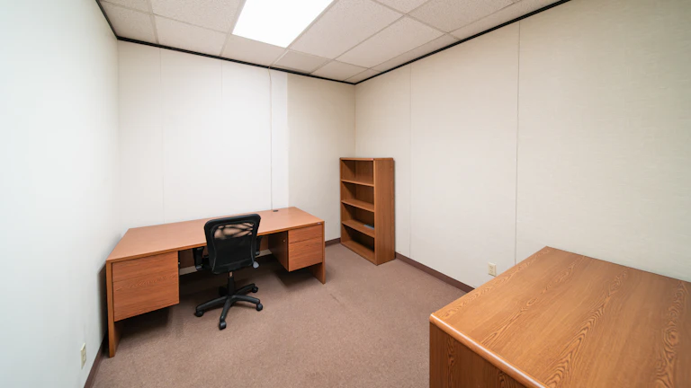 의뢰인과 상담 중인 법률 전문가