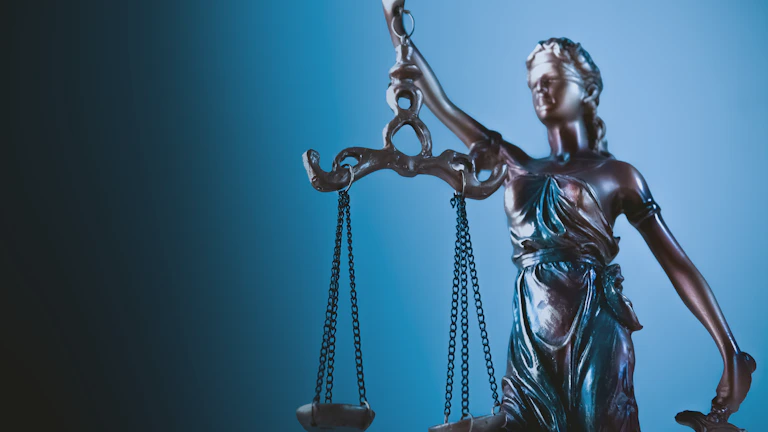 법률 저울과 정의의 여신상