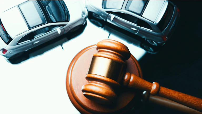 법률 문서와 정의의 저울