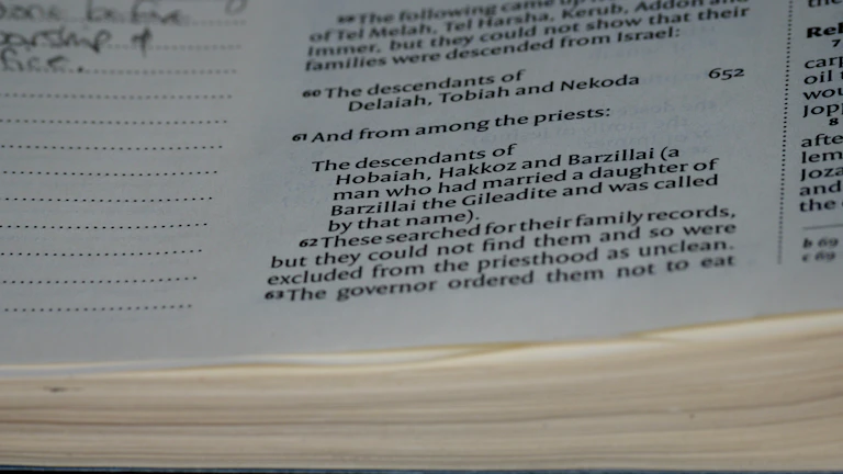 법률 서류와 펜