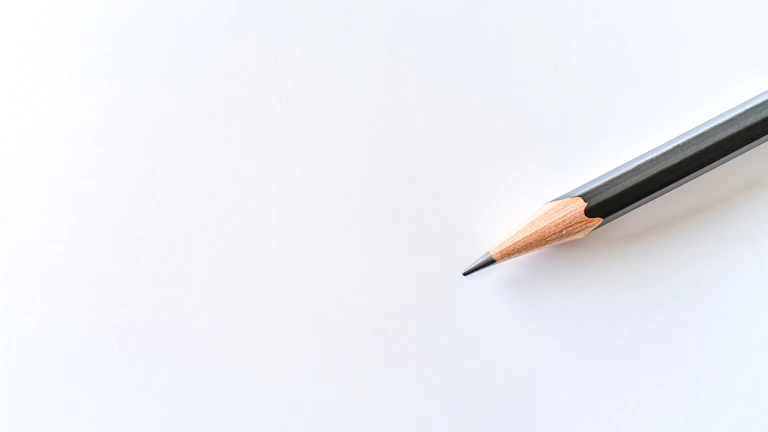 2026년 면허 취소 위기, 실형 피하는 양형 자료 준비법 2 법률 서류, 펜, 법봉