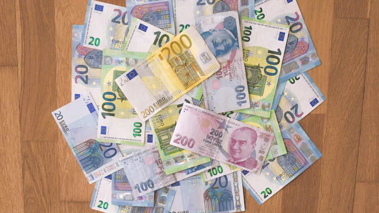 횡령 금액을 계산하는 모습