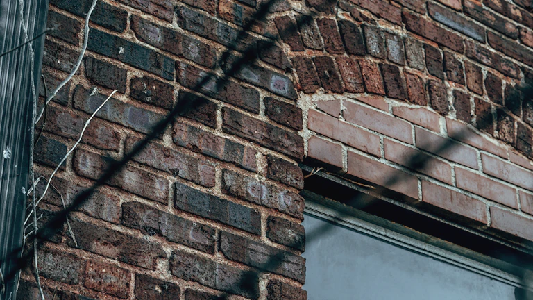 부동산 감정 평가서와 주택 모형